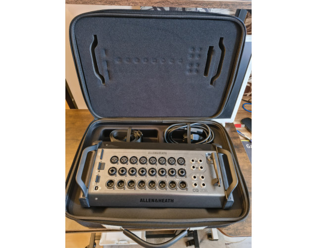 Allen & Heath CQ20B con funda