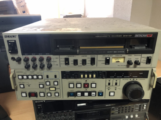 Sony BVW-70 BETACAM SP Videocassette Recorder/ Player
