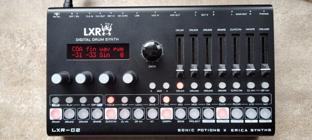 Erica Synths LRX-02 Drum Synthesizer + powerbank