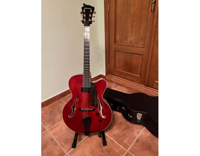 Eastman AR503CE Hollowbody con estuche rígido