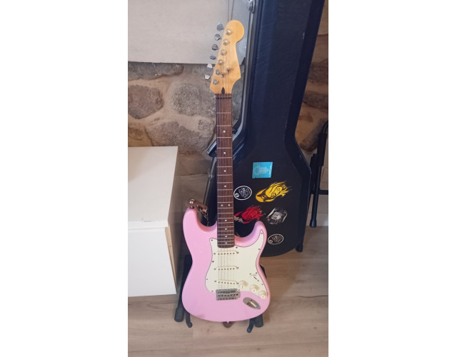 Stratocaster partcaster Montada por piezas Mástil SQUIER,clavijero con bloqueo GOTOH,pastillas FENDER NOISELESS