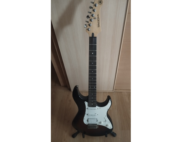Yamaha pacífica 112 j