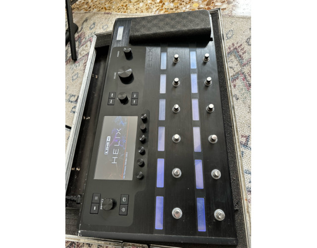 Line 6 Helix + Thon flightcase