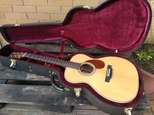 Guitarra Sigma OMT-28H+ con estuche original NUEVA
