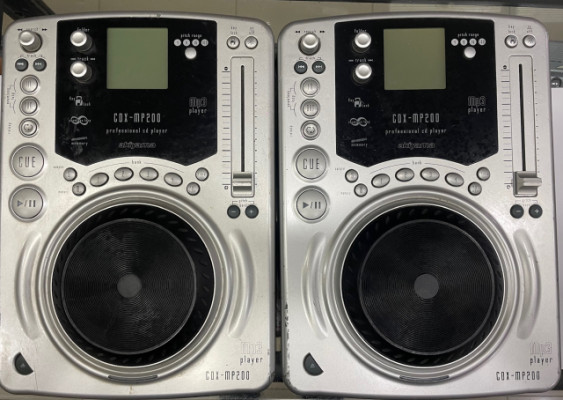 2 Reproductores CD con MP3 Akiyama CDX-MP200