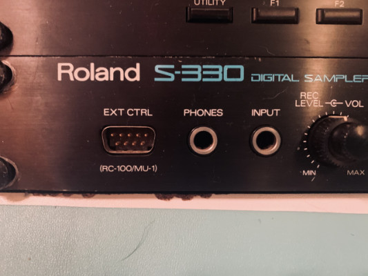 Sampler 12bit Roland S330
