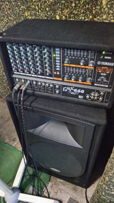 Equipo de voces Yamaha 600w con pantallas