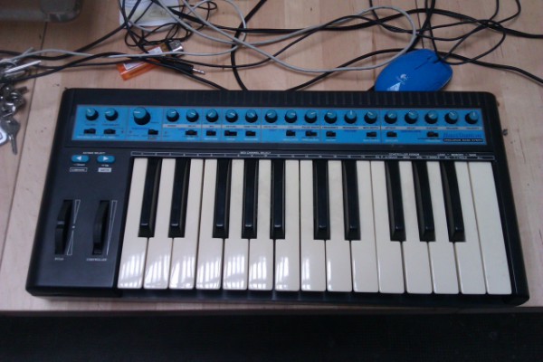 Se vende Novation Bass Station