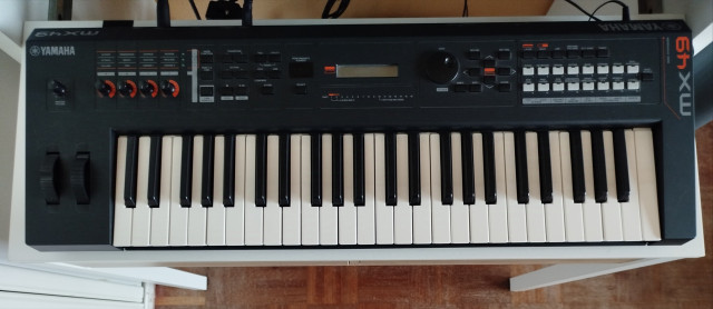 Sintetizador Yamaha MX49 V2