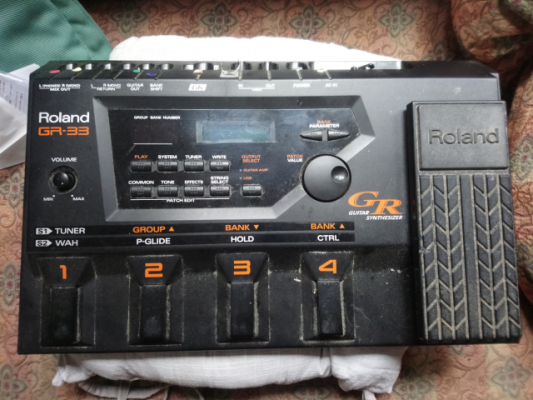 Roland GR-33 (Guitar Synthesizer)