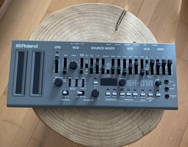 Roland SH-01A grey