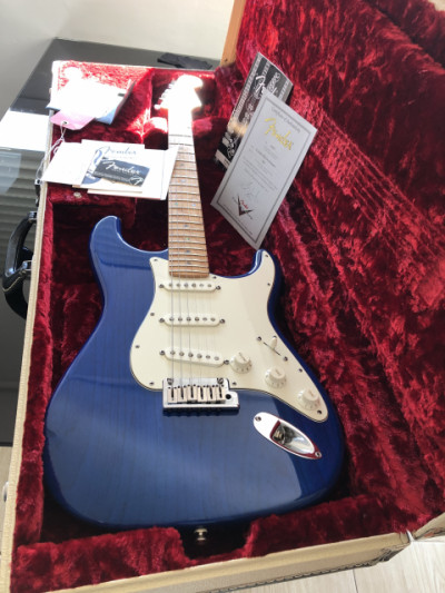 Vendo Fender Stratocaster Custom Shop DLX  Candy Blue  de 2011 JOHN CRUZ,