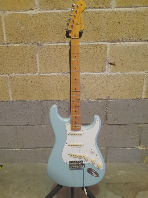 Classic Series '50 Stratocaster MN DNB W/GIG