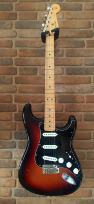 Fender stratocaster player