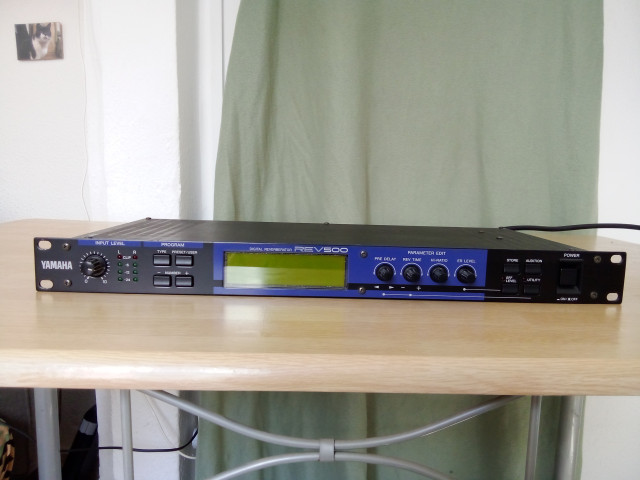 Reverb Yamaha REV500
