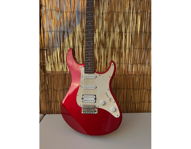 YAMAHA Pacifica 112 Red