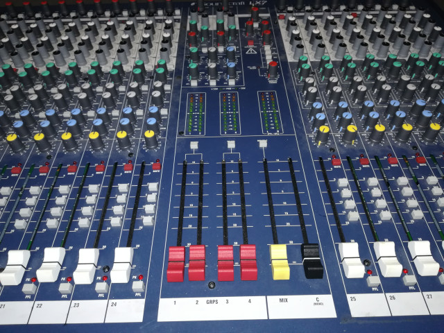 SOUNDCRAFT LX7ii 32ch + flightcase