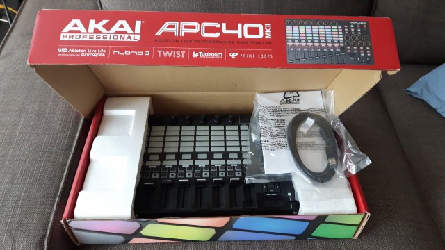 Vendo Monomachine SFX60+,Korg R3,Akai APC 40 MkII y Kaos Pad 3
