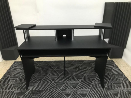 Se venda mesa para home studio