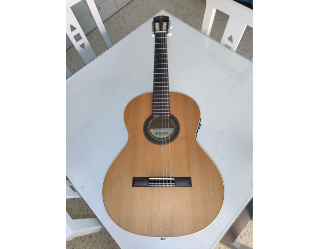 Guitarra española ALHAMBRA 7/8 ( ZURDO ) electrificada de fábrica con pastilla y micro FISHMAN Prefix-Pro Blend E2