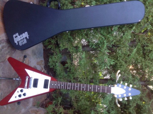 GIBSON FLYING V WORN CHERRY FADED