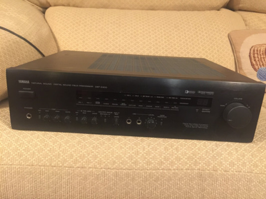 Amplificador Yamaha DSP-E300