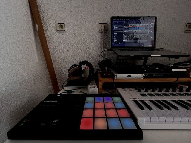 MASCHINE MIKRO & Kastle 1.5 SYNTH Lo-Fi