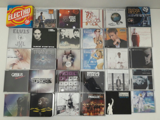 Lote 30 Álbumes formato CD de música electrónica