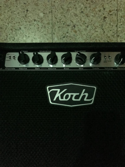 Amplificador Koch Studiotone 20w a válvulas