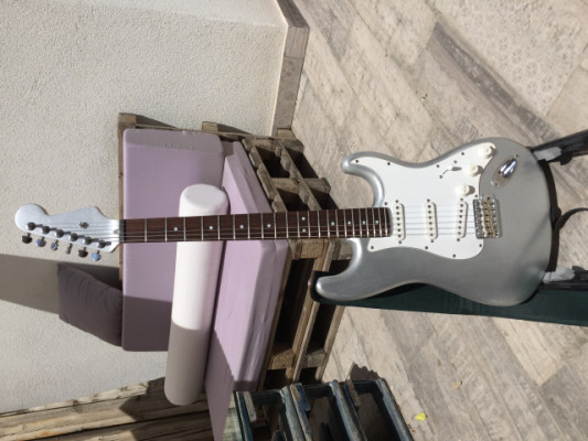 Guitarra Eléctrica tipo Fender Stratocaster