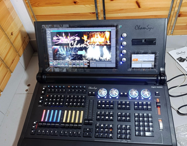 Mesa de Iluminación ChamSys MagicQ MQ250M