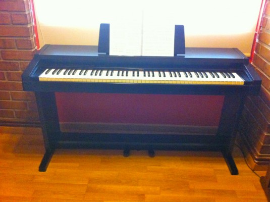 Piano mueble digital Roland