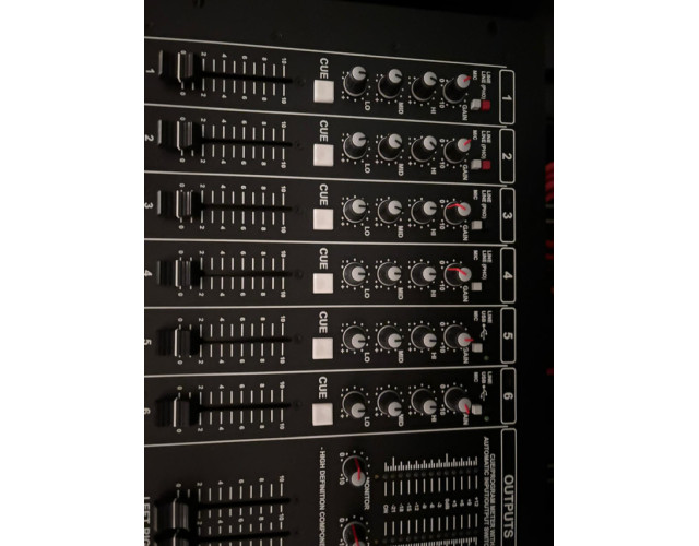 Vendo / Cambio Mixer HI-LEVEL PM6000USB