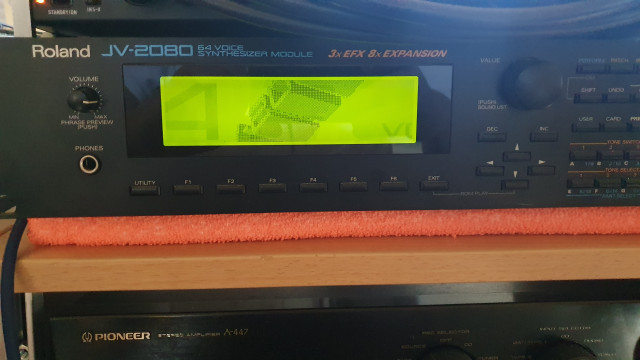 Roland JV2080 + 1 Expansion de segunda mano por 340 € en Madrid