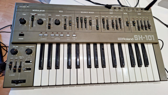 Roland SH-101 - Recién revisado