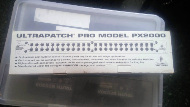 Patchbay Behringer Ultrapatch Pro Model PX2000