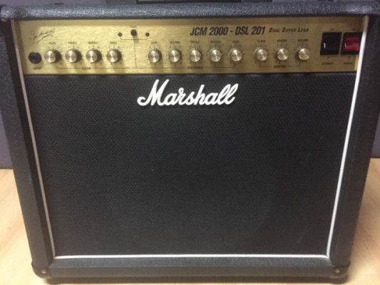 Amplificador de guitarra a válvulas Marshall JCM 2000 DSL 201