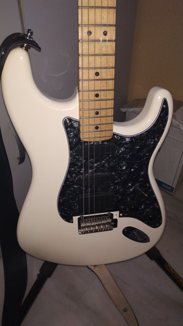 Fender Stratocaster Roadhouse Deluxe con set Steve Lukather