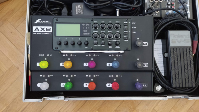 Fractal AX8 en su caja como nueva