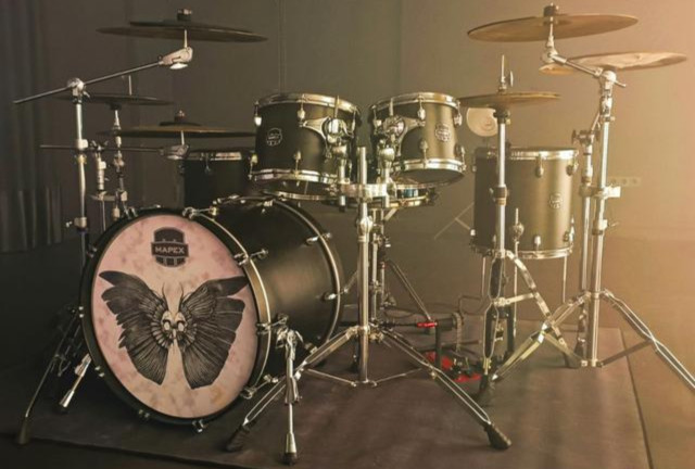 Mapex Saturn 5 piezas 22, 10, 12, 14 y 16 Satin black + dos juegos de parches REMO y EVANS