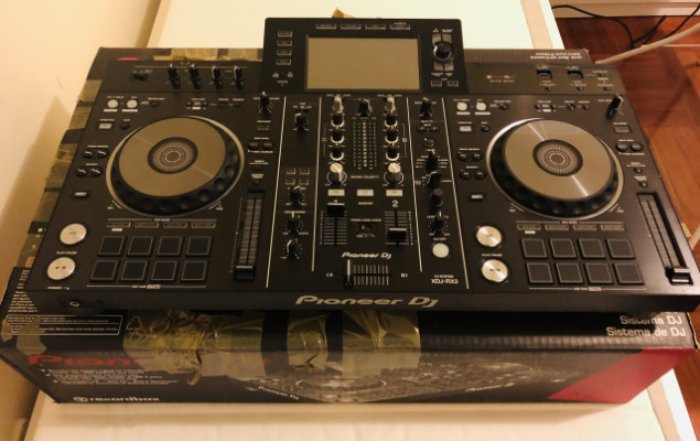 Mesa DJ Pioneer XDJ-RX2