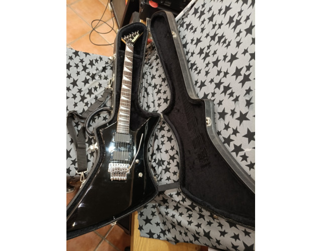 Jackson Kelly Ke3 90s made in Japan ,con Floyd Rose y EMG 81 + ESTUCHE