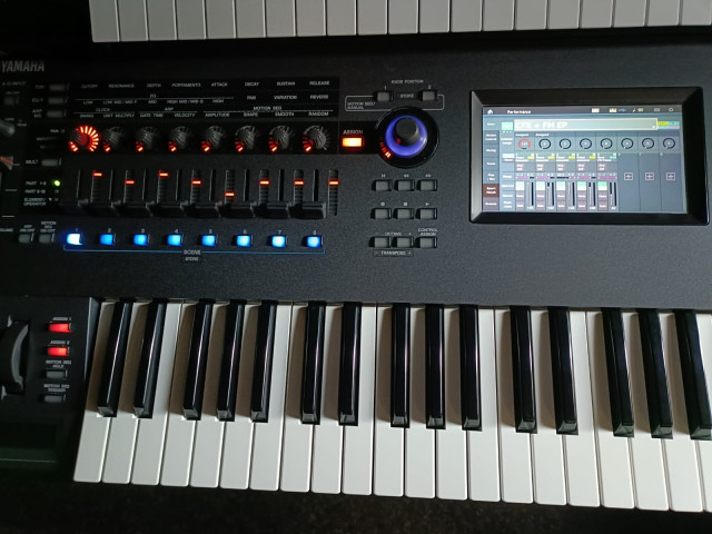 YAMAHA MONTAGE 6