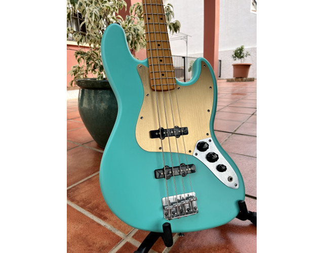 Squier 40th Anniversary Jazz Bass