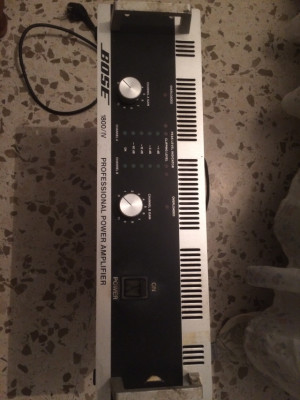 Amplificador BOSE 1800 Series IV