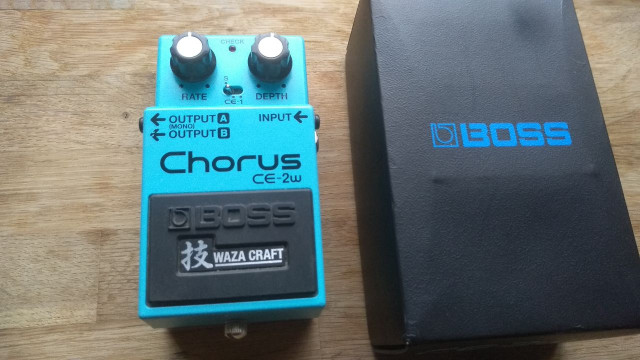 Boss CE-2w  WAZA....   2 MODOs CE-1 + Modo CE-2 una joyita
