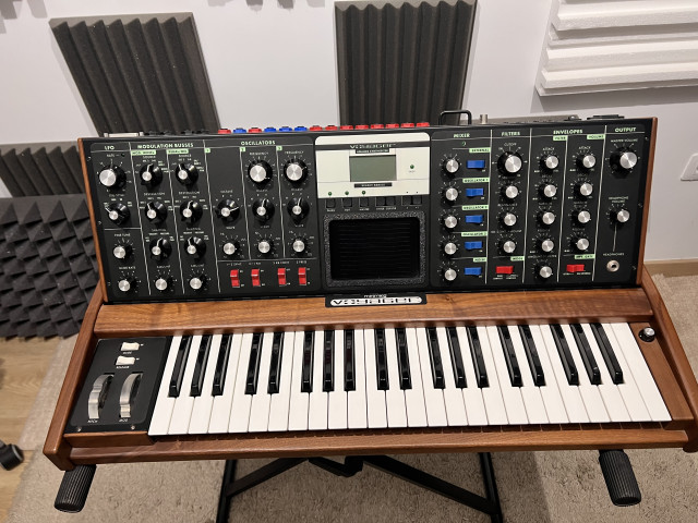 Minimoog Voyager Sintetizador Electric Blue Edition