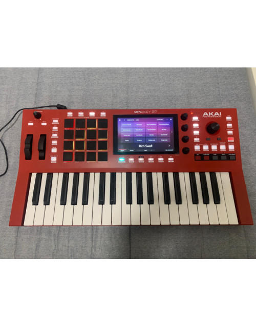 Akai MPC Key 37 + Decksaver