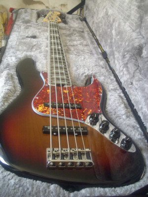 bajo Fender AM Elite Jazz Bass 5 cuerdas
