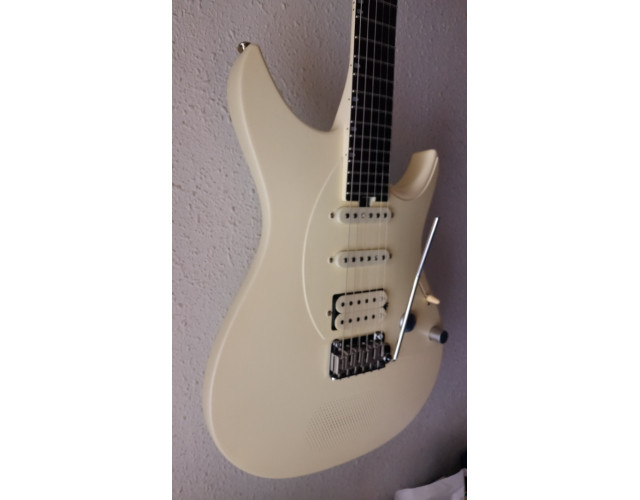 Guitarra Enya Inspire auto amplificada